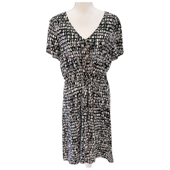 Eileen Fisher 100% Silk Black and Beige Shift Dress Medium - Picture 1 of 7